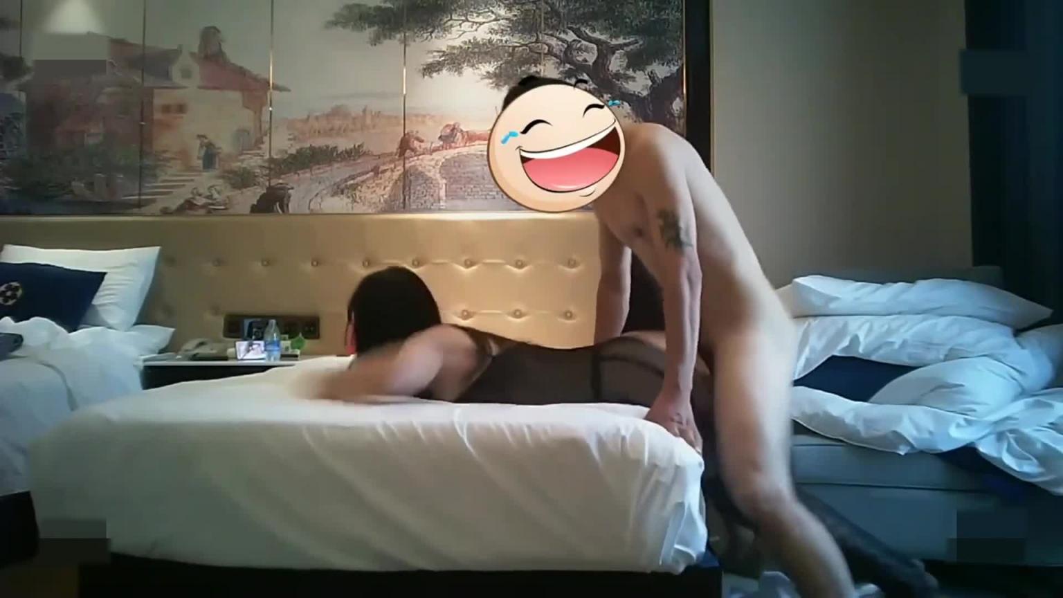 双飞大姐妹!你表妹身材还可以!比你骚一些啊 预览截图 9