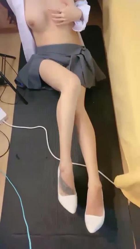 9分高颜值女神!第一视角特写吃屈,美腿高跟鞋超性,主动骑乘位炮友爽翻 预览截图 7