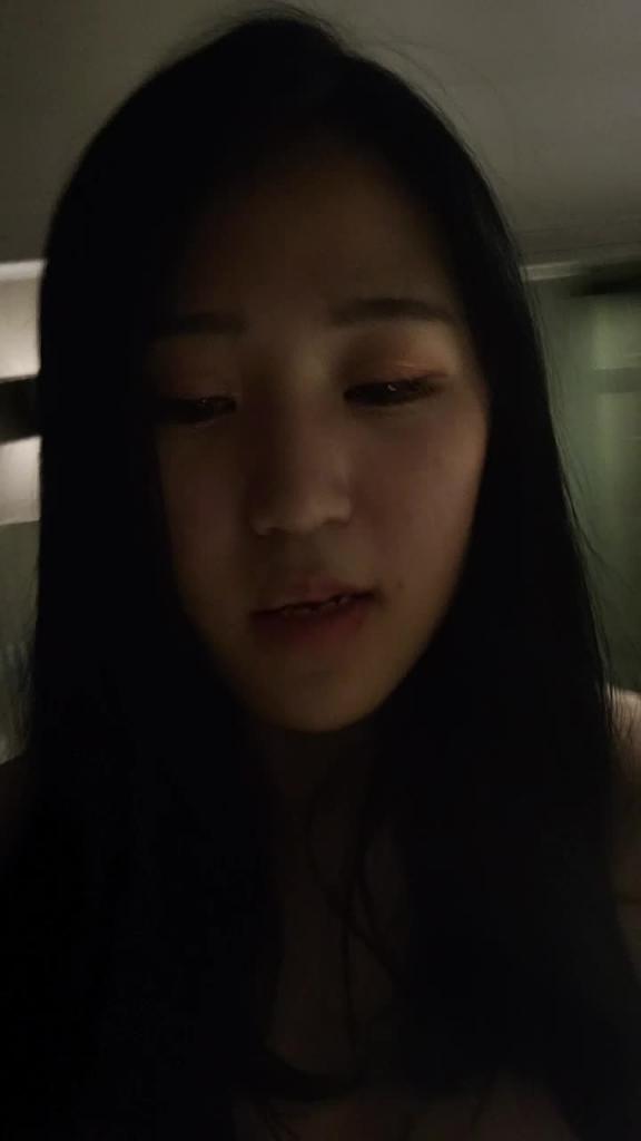 韩国美乳女主播裸身拿外卖 预览截图 9