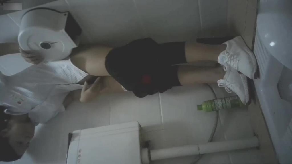 【女生跟男生一样】在卫生间里自慰合集! 预览截图 1