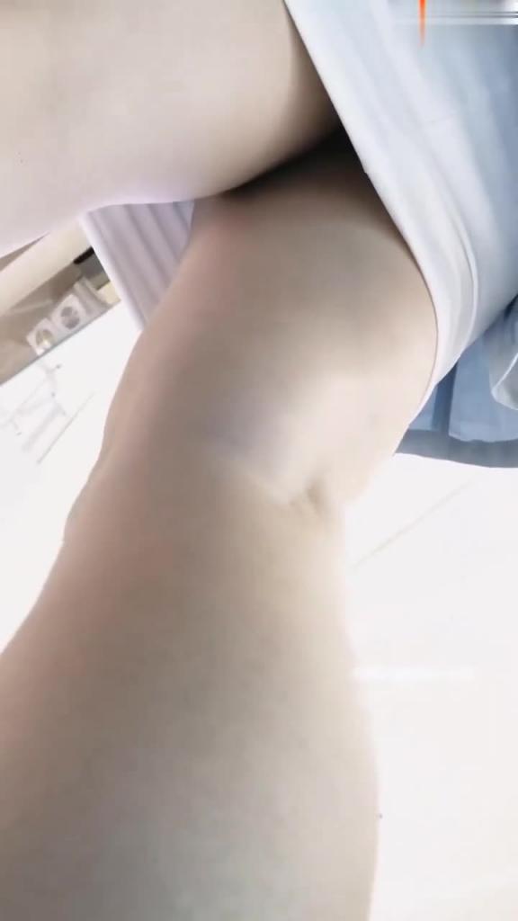【裙底偷拍】逛街的灵气小仙女,极品无内微毛骚木耳 预览截图 4
