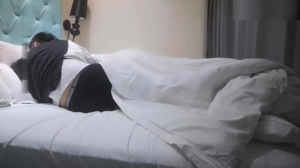 【PUA强上-00后女大学生】起开,你别动我,连哄带骗内射 预览截图 1
