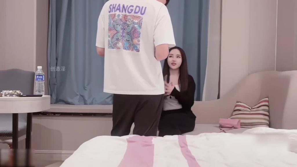 【小飞】极品豪乳白嫩网红留学生 满分超颜女神 骚气十足 预览截图 2