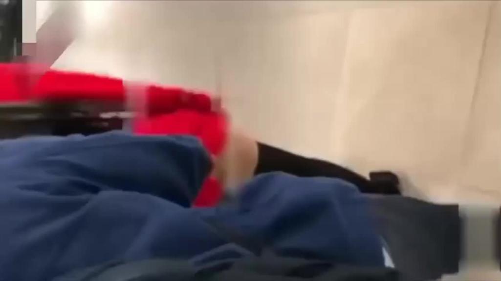 迪卡侬事件推特绿帽大神未流出劲作朋友从外地来带我老婆去商场迎街在商场卫生间和地下车库露出操我老婆 预览截图 1
