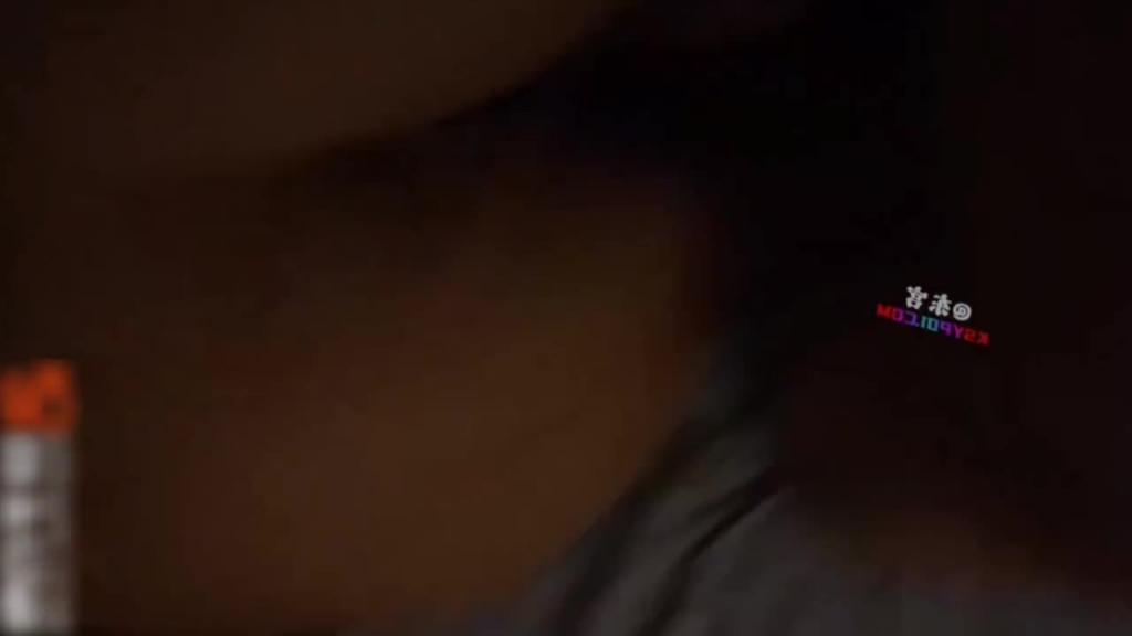 【杭州换妻流出】淫荡人妻眼镜母狗被绿王八各种调教凌辱，着实精彩！ 预览截图 10