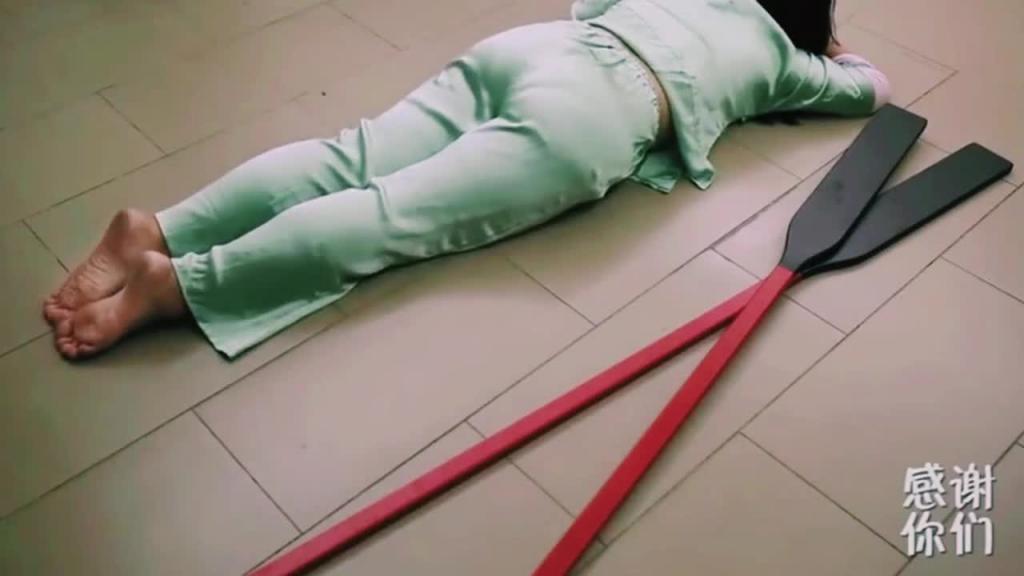 沉浸式暴力打板子😭虐待调教上海女友 王曼柔🇳古代中国刑法—杖刑打屁股㊙️全程惨叫屁股肉打烂乱颤【虐待调教SM性虐折磨】 预览截图 1