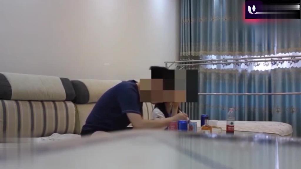【真实乱伦破处小侄女】兄弟欠一百多万跑路了,让我照顾好他正在上高中的女儿潘晓雅! 预览截图 2