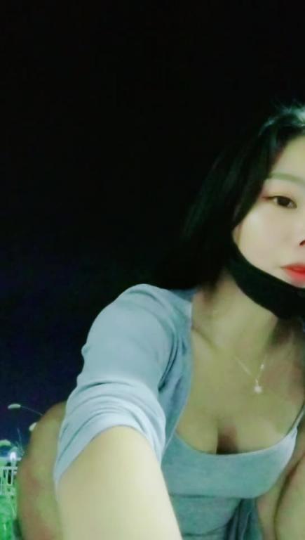 渣女来袭户外勾搭小哥激情啪 预览截图 1