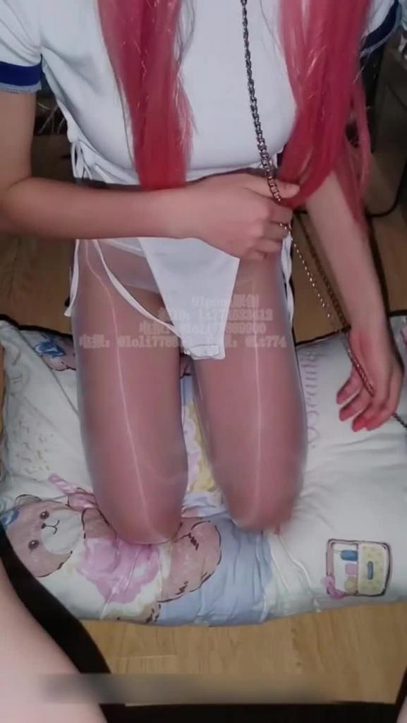 魔鬼身材超紧小嫩逼，舞蹈学姐床上喜欢一边被羞辱一边挨操！性感体操学姐站立后入骚逼 预览截图 1