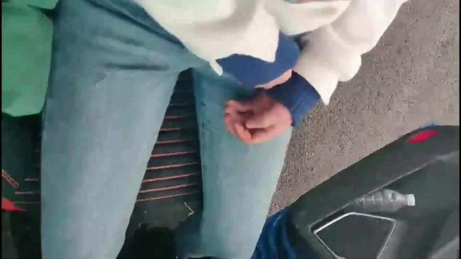 诱骗单纯可爱的小姐姐玩车震内射粉鲍鱼 预览截图 3