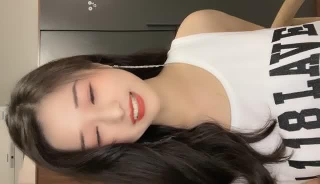 【网红大秀】抖音妩媚颜值女神一尽情性爱私密流出 预览截图 1
