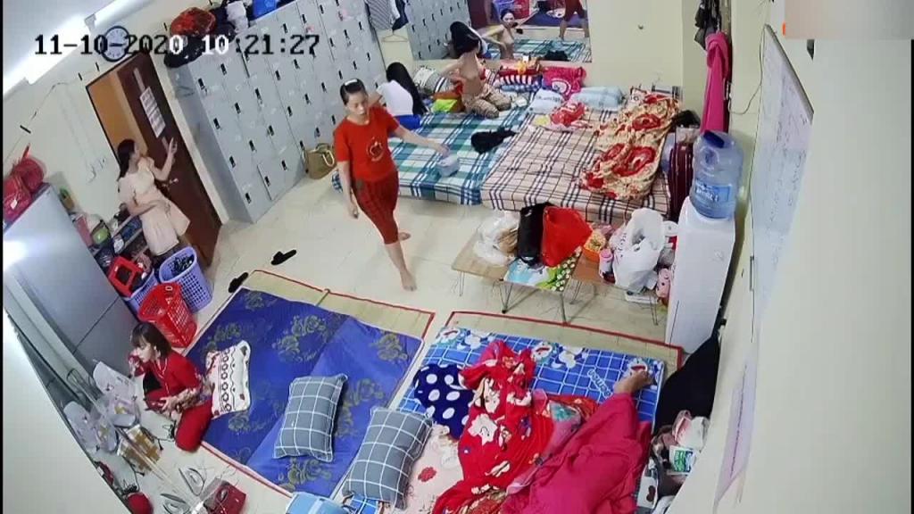 监控偷拍缅北电信诈骗公司女员工集体大通 铺睡觉洗澡 预览截图 8