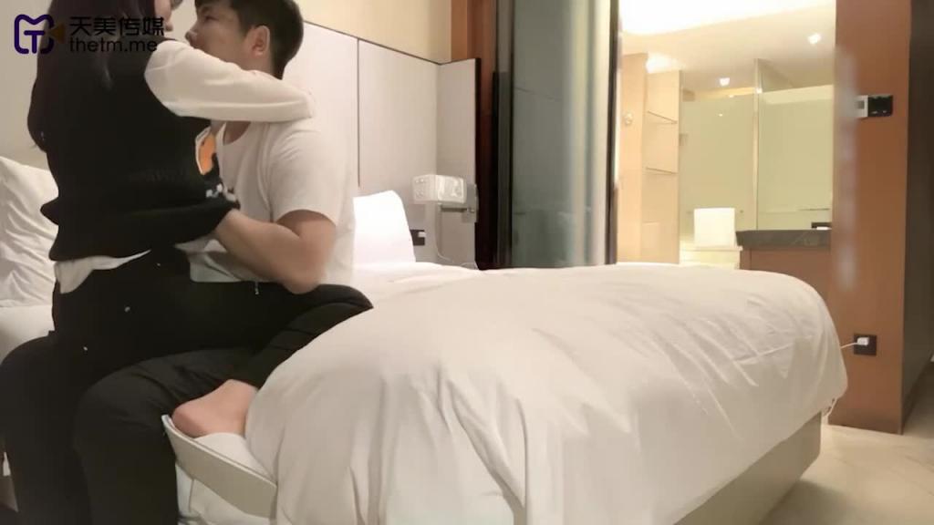 约炮大学生妹子无毛操的好深 预览截图 2
