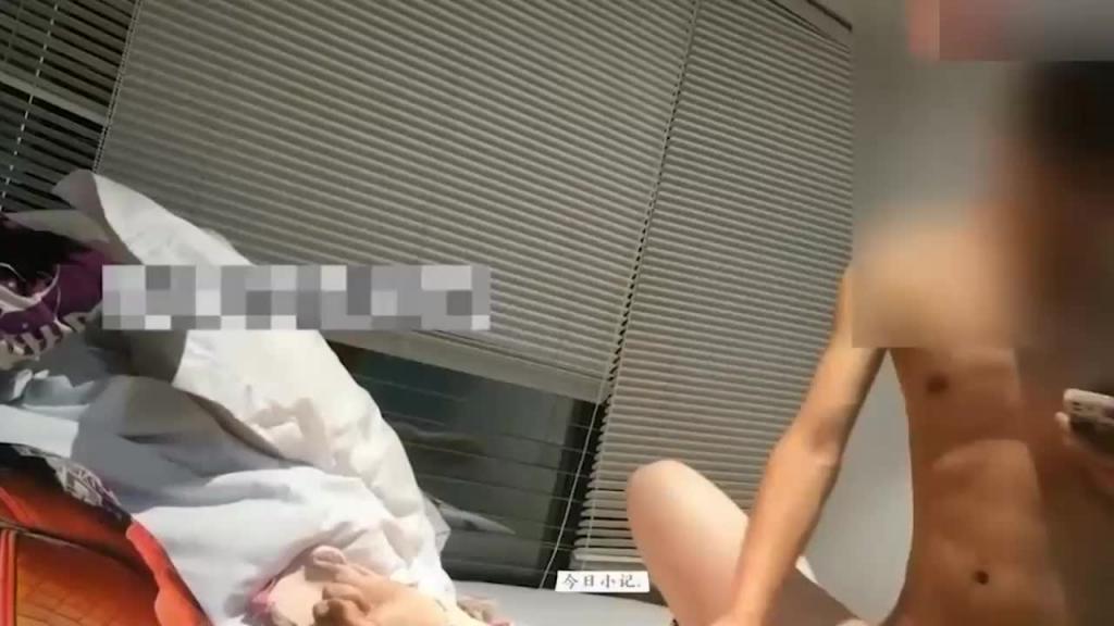极致反差婊护士『小曼』与姐夫乱伦史无套内射流出 预览截图 3