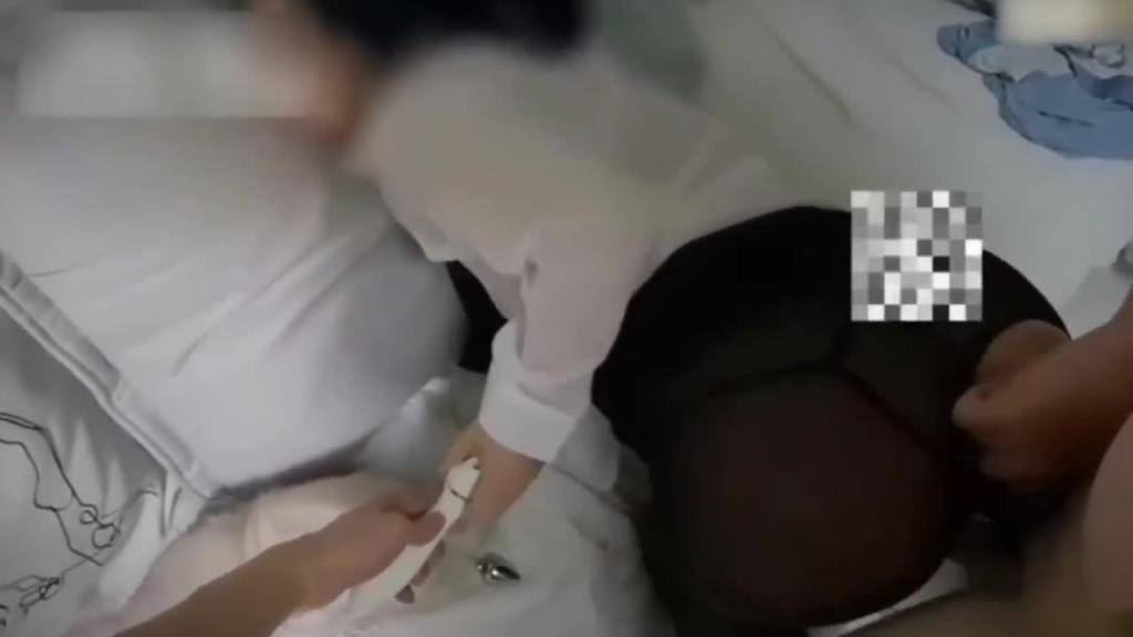 【真实绿帽淫妻换妻4P事件】高颜值换妻巨作,白领黑丝女神被干得嗷嗷叫,完美露脸 预览截图 10