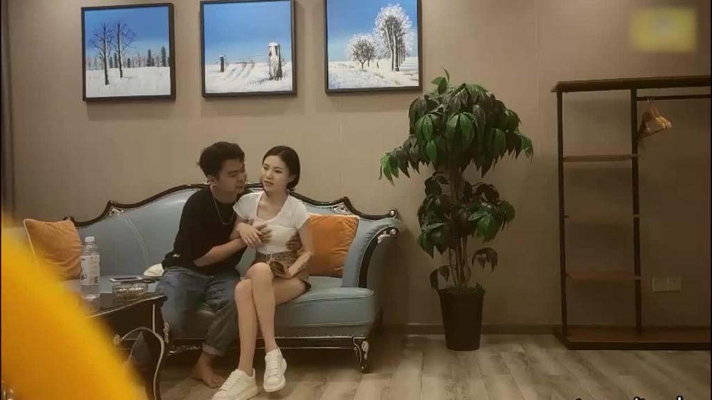 【约炮实录】约炮大专兼职学生嫩妹，偷偷摘套内射 预览截图 2