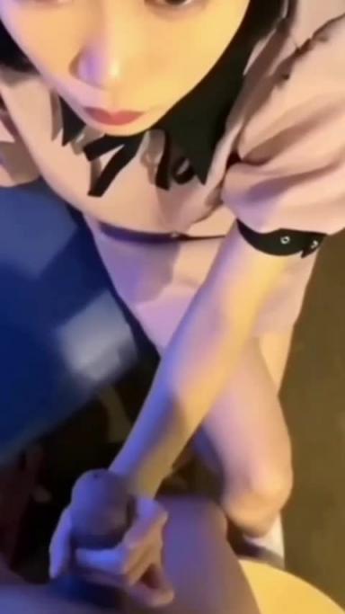 兄妹乱伦,诱惑正在做作业的高中表妹乱伦,让她吃大鸡巴狂操白虎穴内射 预览截图 1