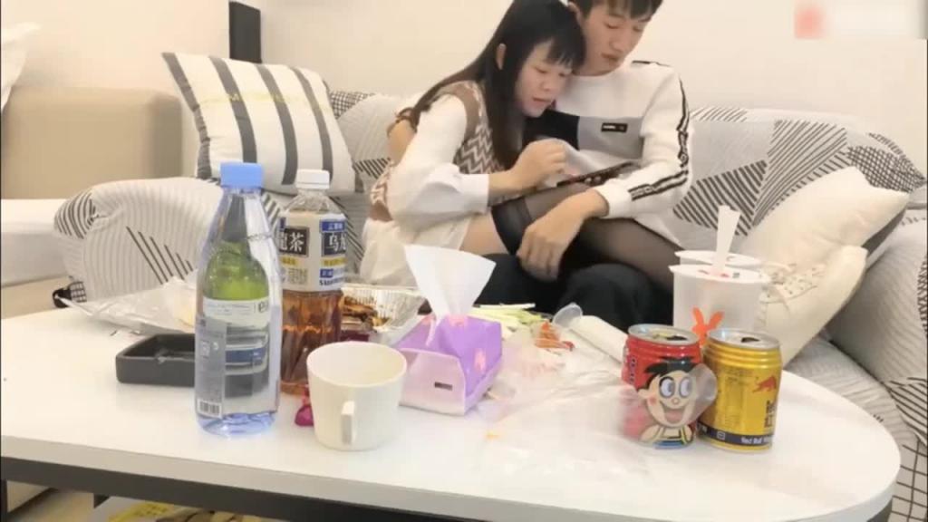 【偷情良家少妇】少妇百依百顺穿上丝袜妩媚诱惑 预览截图 4