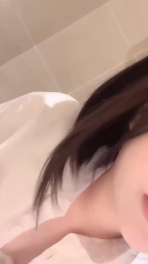 萝莉黑丝~萝莉女仆,背着父母偷偷躲在卫生间玩逼 预览截图 4