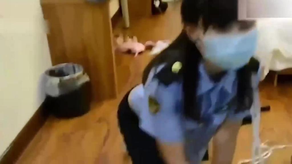 【女警【刘丽】实名举报为老公申冤惨遭网爆2段不雅毁三观露骨视频 猎奇 预览截图 1