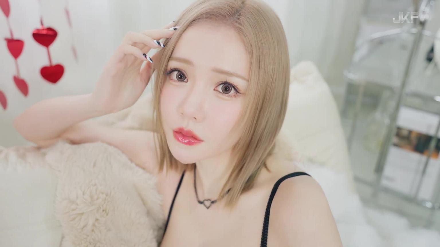 【JKF杂志】2025 3月号 COVER LADY 「才女大解放」酸酸 预览截图 8