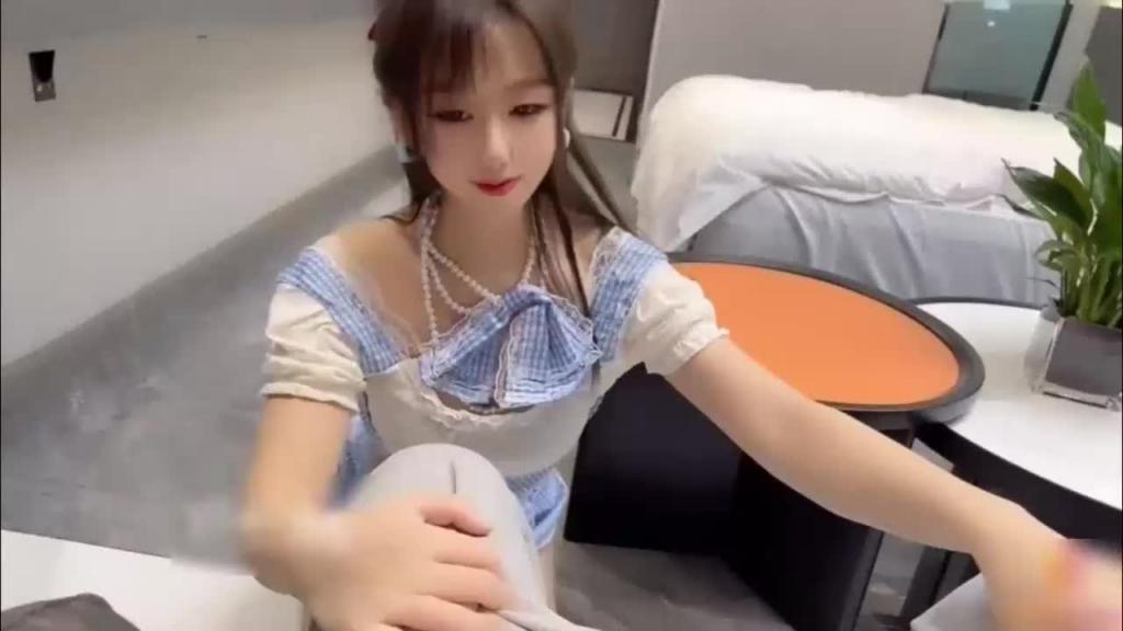 桃桃白少女在线女仆为你服务 预览截图 2
