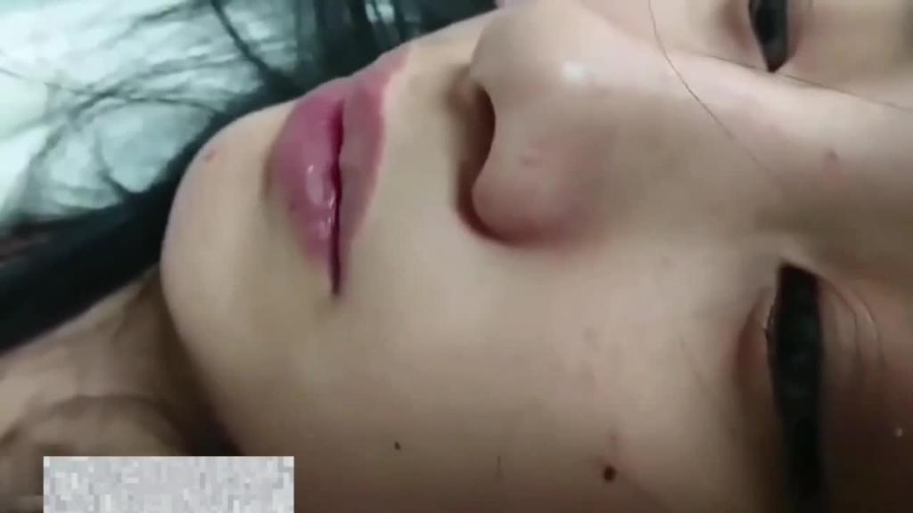 畜牲爸爸乱伦女儿 预览截图 2