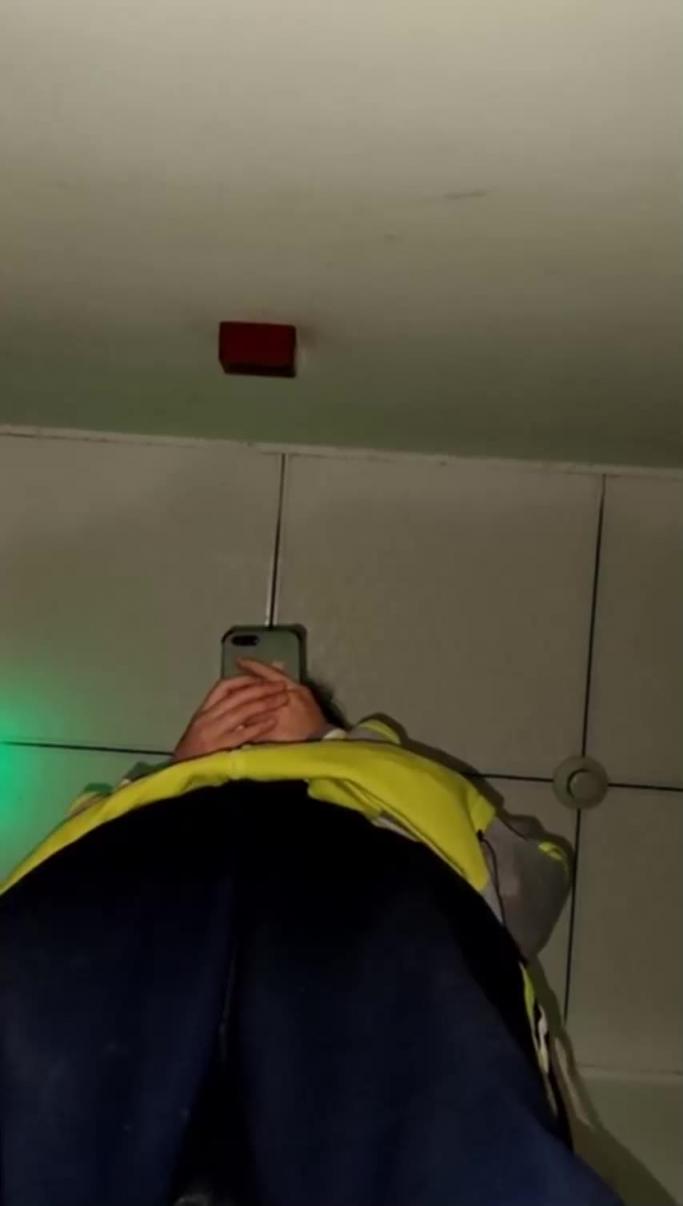 【校服学妹】震惊全网中学女孩穿校服逃课性爱精选!清纯粉嫩青春真好! 预览截图 5
