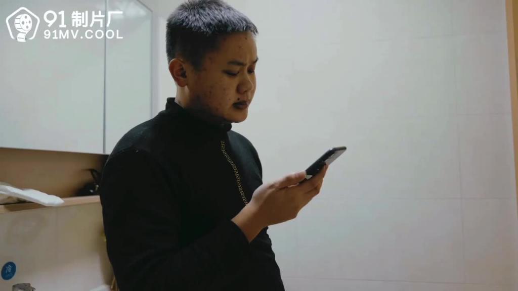 91CM-209 拜金母狗人妻-苏然 预览截图 10