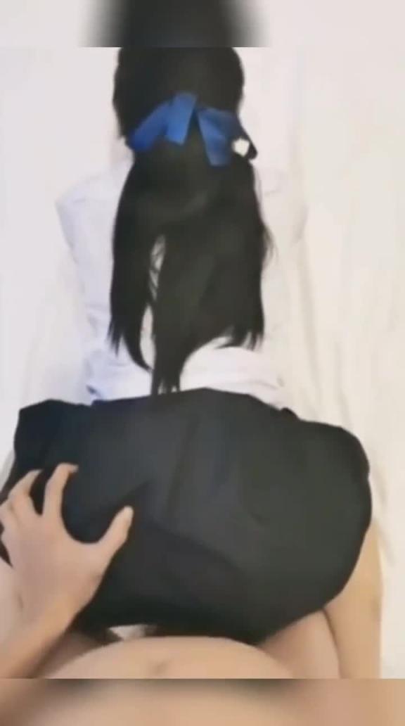 被激情后入的粉嫩学妹还在玩游戏 预览截图 7