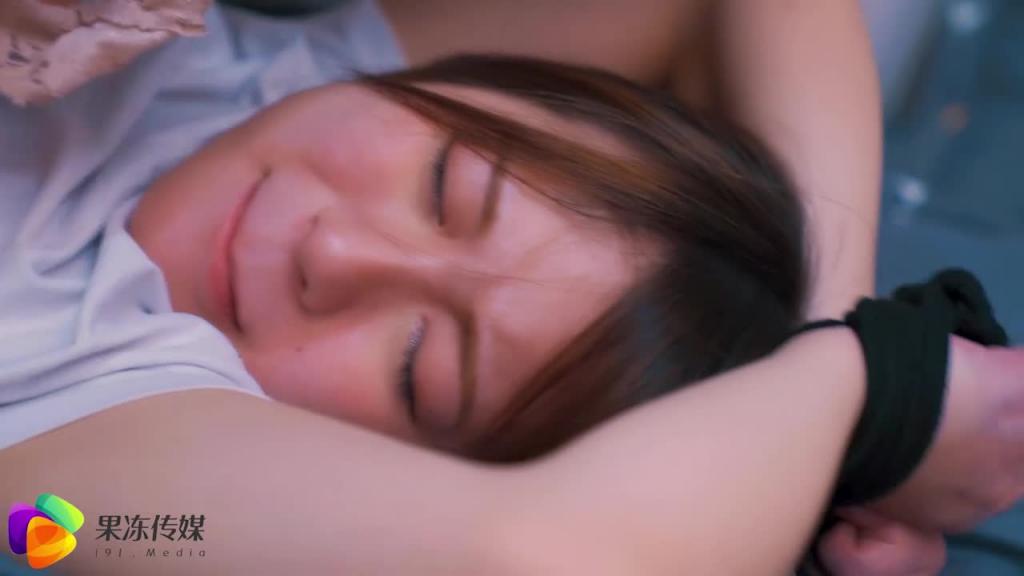[全网独播]女友为保护欠债男友沦为玩物 预览截图 8