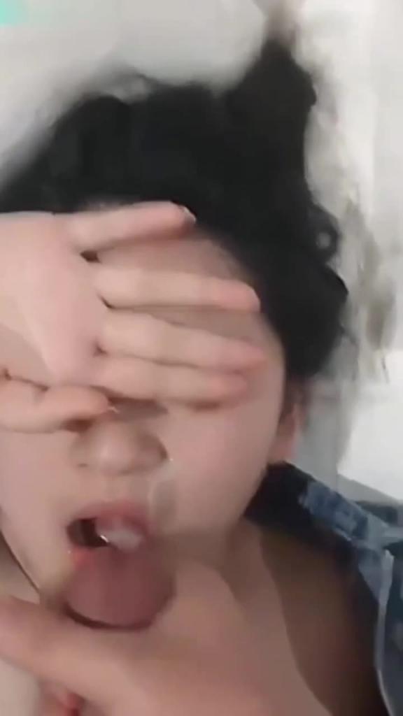 【兄妹乱伦】父母不在家，颜射清纯白奥美，最新泄密湖南高中兄妹乱伦！ 预览截图 4