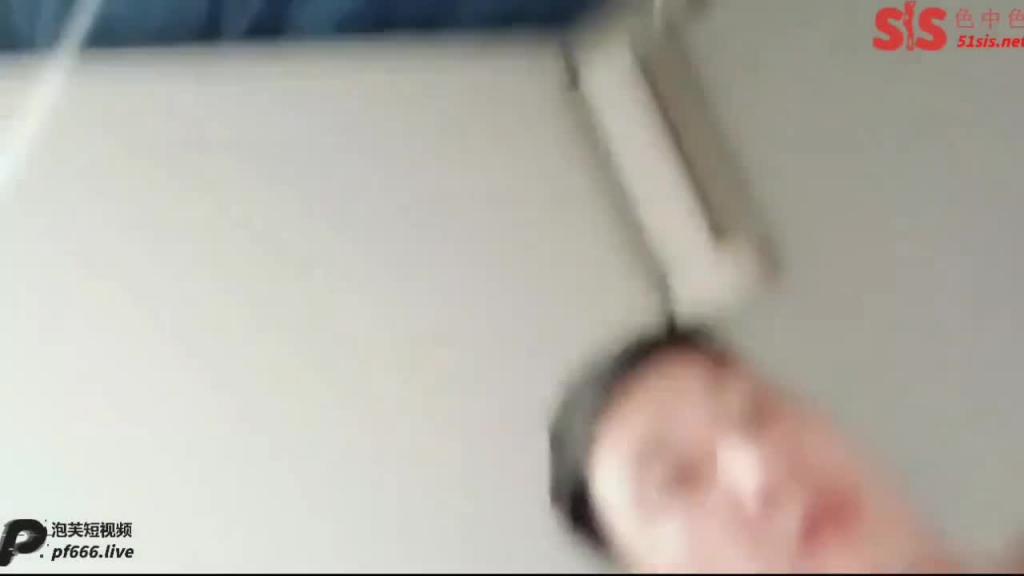 大奶舅妈勾引侄子乱伦 预览截图 5