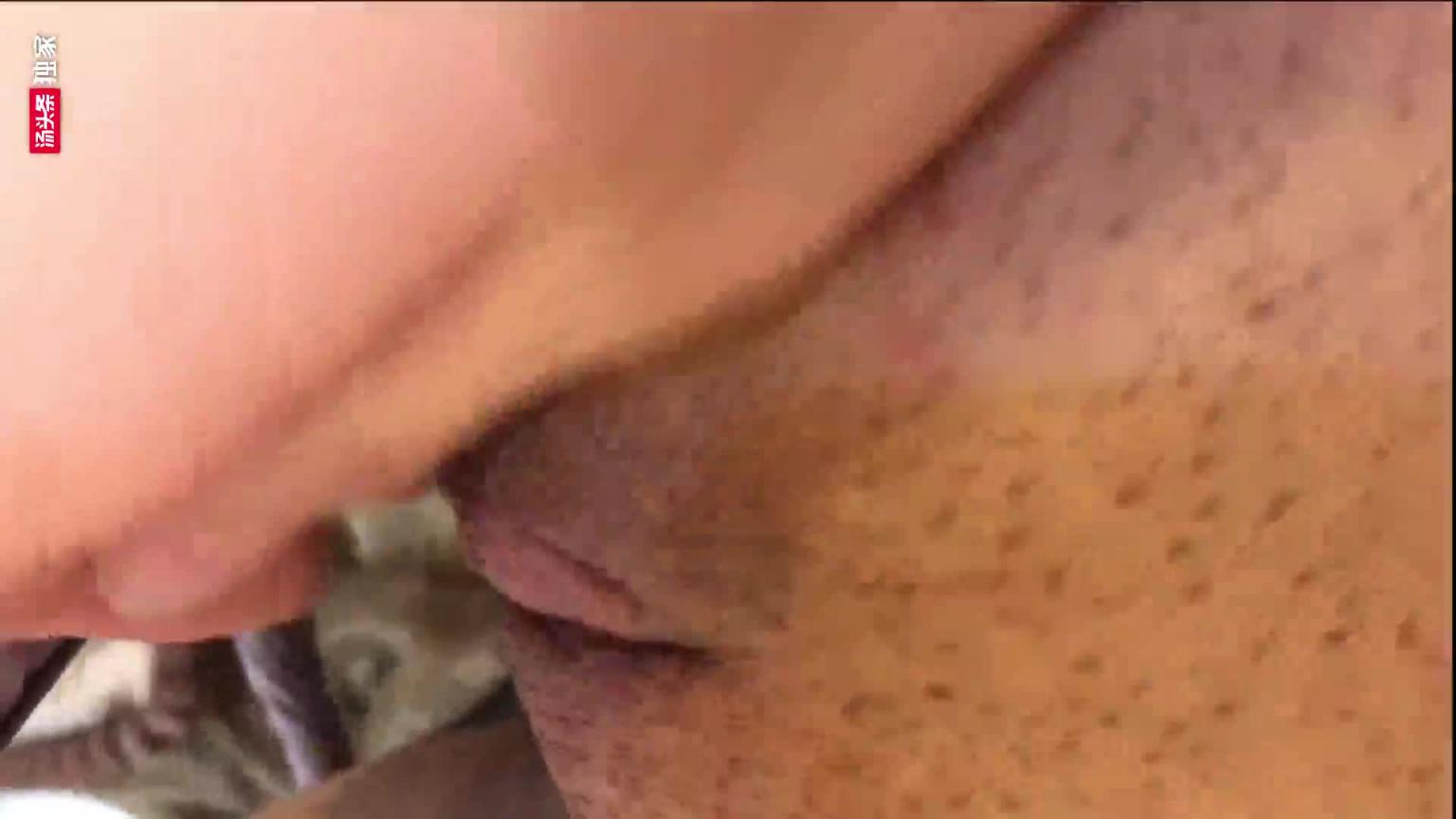 【艾小青】超大尺度露脸自慰,下扩逼器,让你看见子宫,直接喷尿 预览截图 12