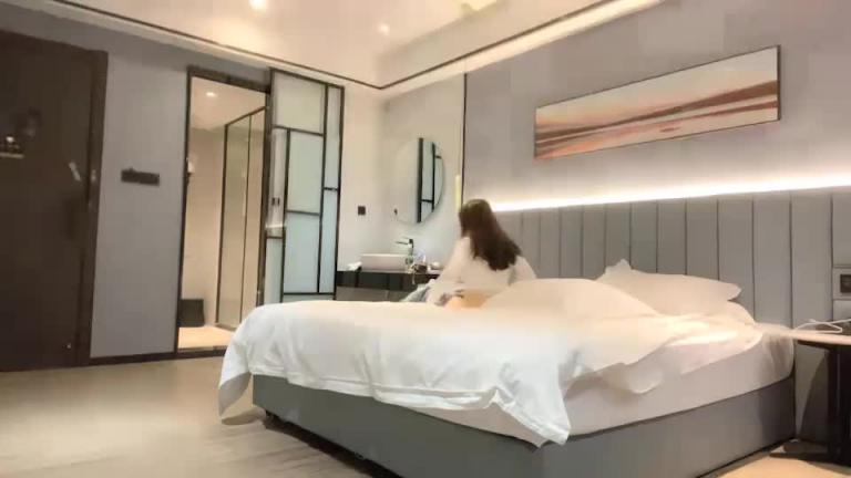 【约炮实录】兼职学生妹,深夜来访,小伙掐着脖子爆操 预览截图 12