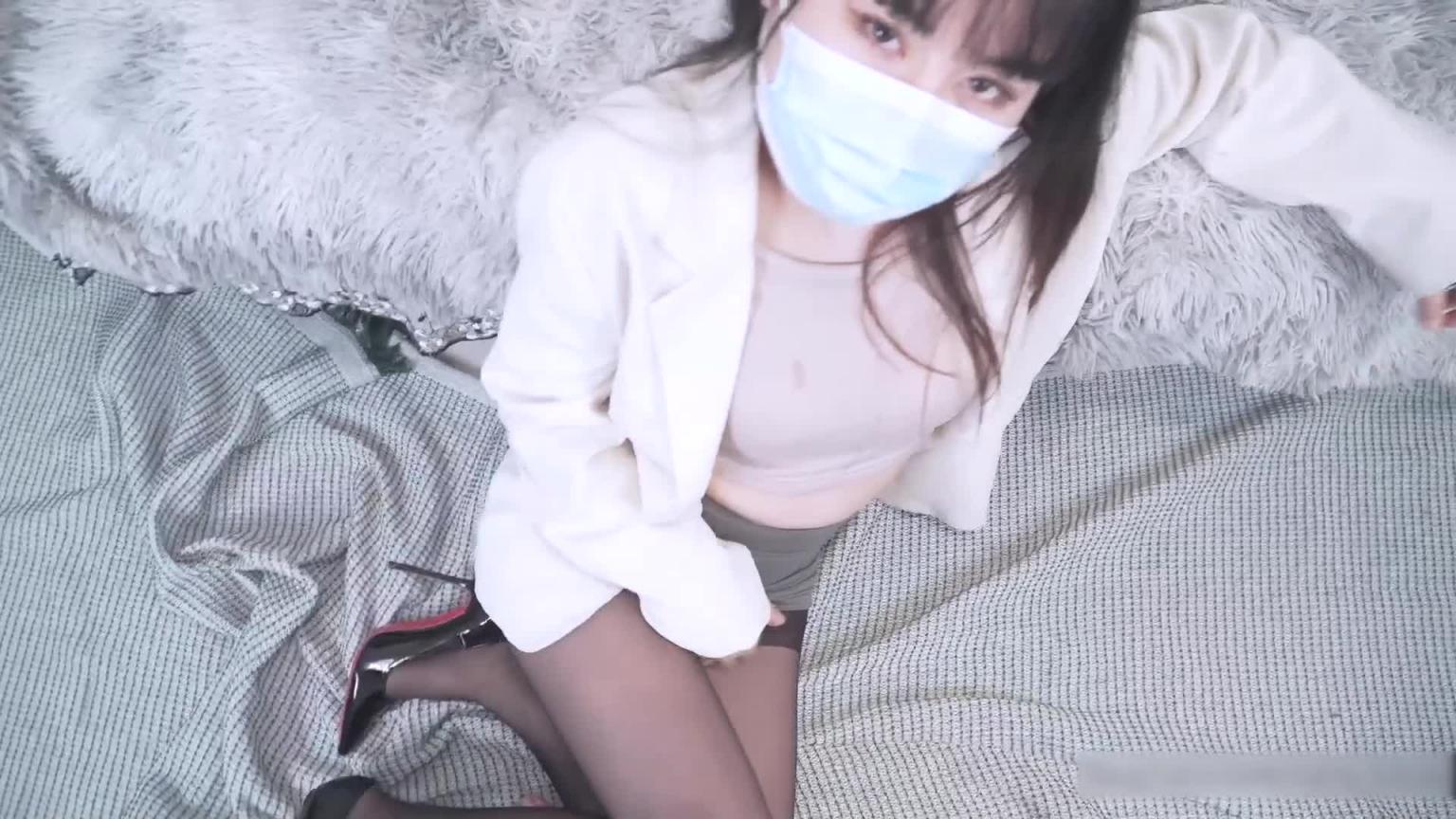 白虎美穴网红『台北娜娜』宿醉的极品骚货姐姐勾引弟弟乱伦做爱 结局芭比Q 预览截图 3