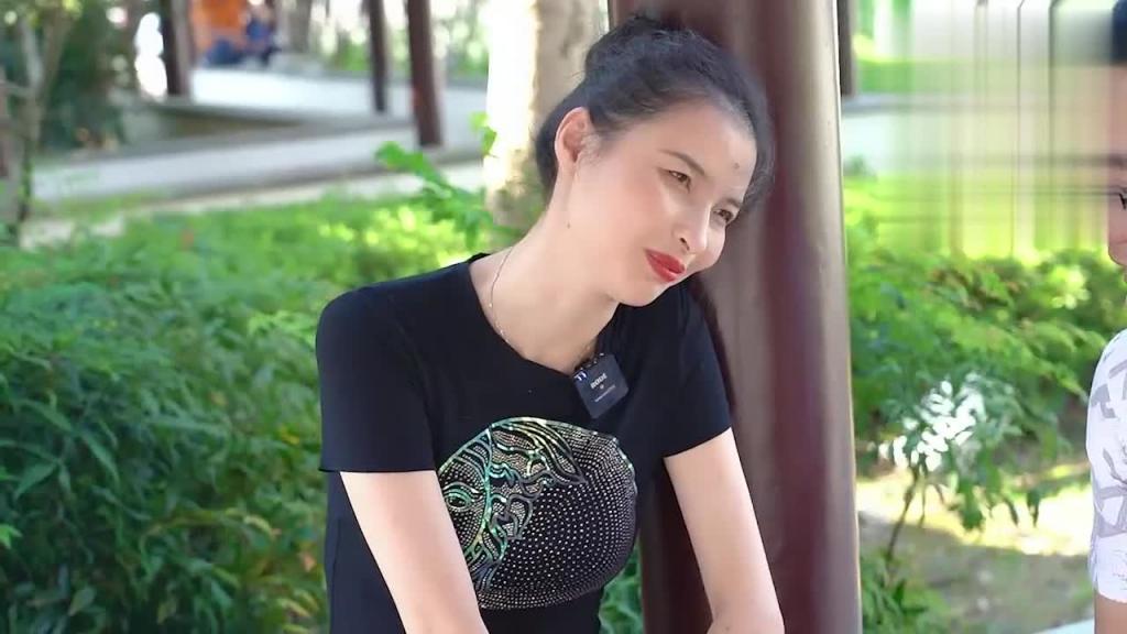 精选少女主持人西蒙带跳蛋外出体验 预览截图 6