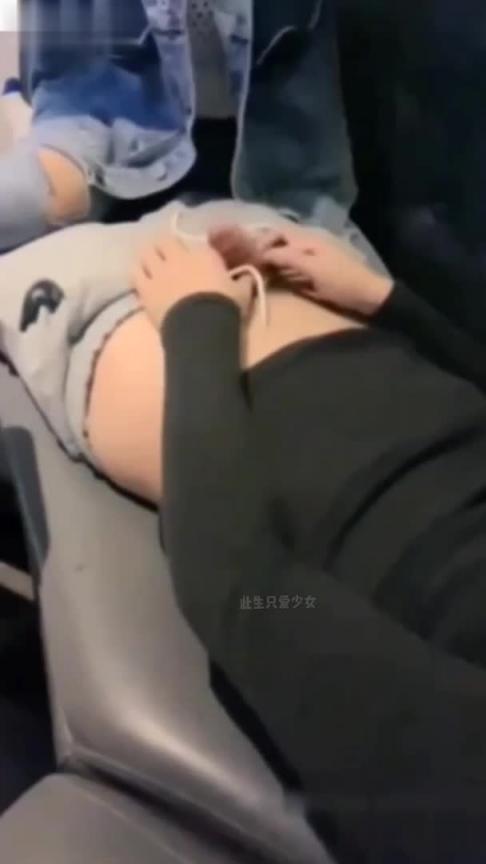 真实记录兄弟的女友在KTV喝多了被我扒掉裤子强操内射 预览截图 10