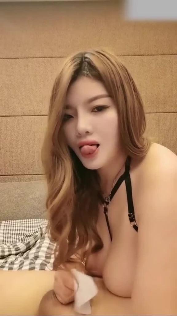 {36D巨乳潘金莲}四川网黄直播勾引表弟乱伦口爆吞精，真是大开眼界！ 预览截图 10