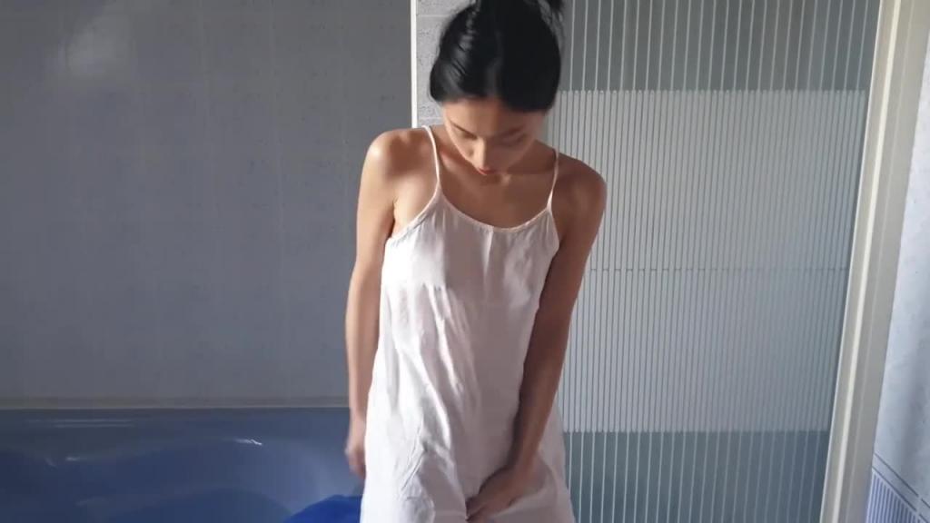 少女 June Liu 刘玥 洗澡前的性感诱惑 预览截图 8