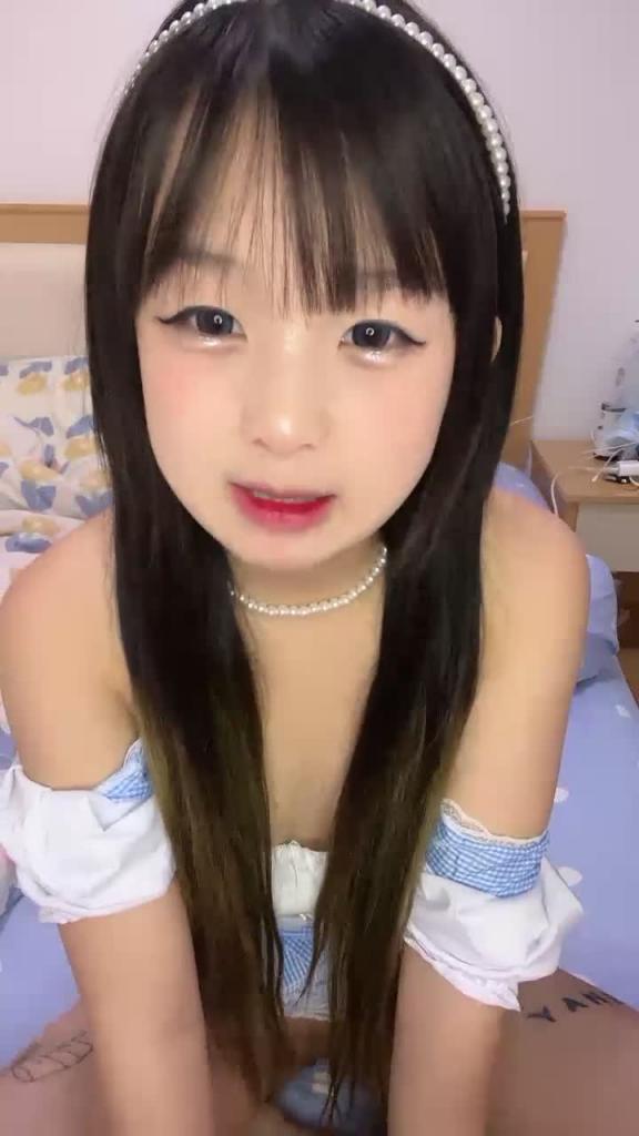 声音超嗲的萌妹子嫩穴特写 预览截图 5