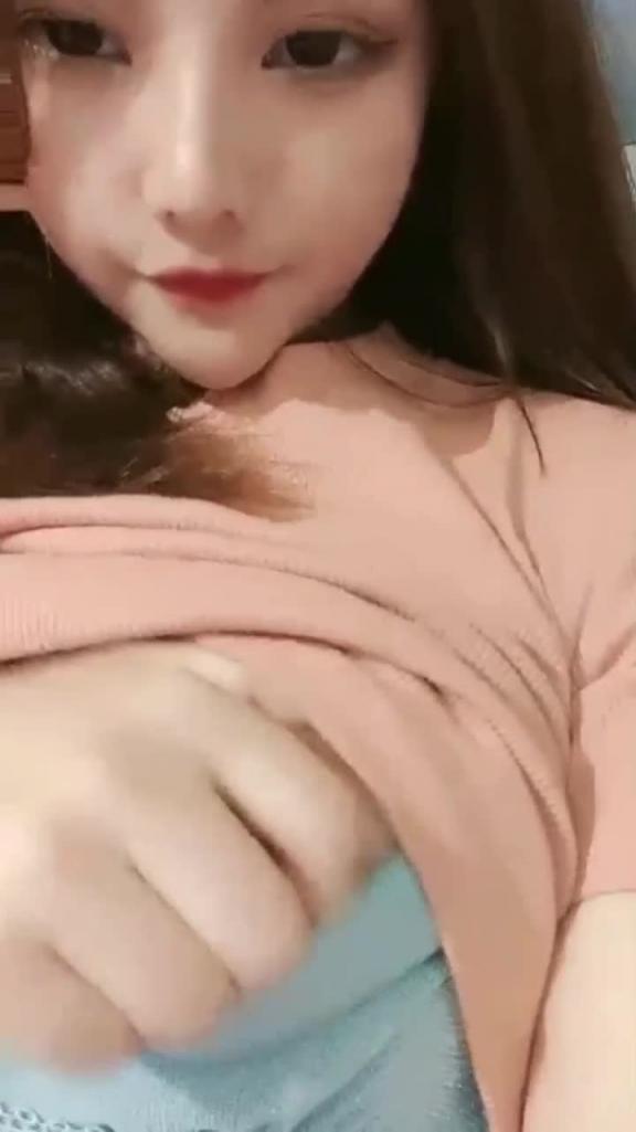 【童颜巨乳】两个萝莉妹子KTV唱歌厕所露奶口交 预览截图 11