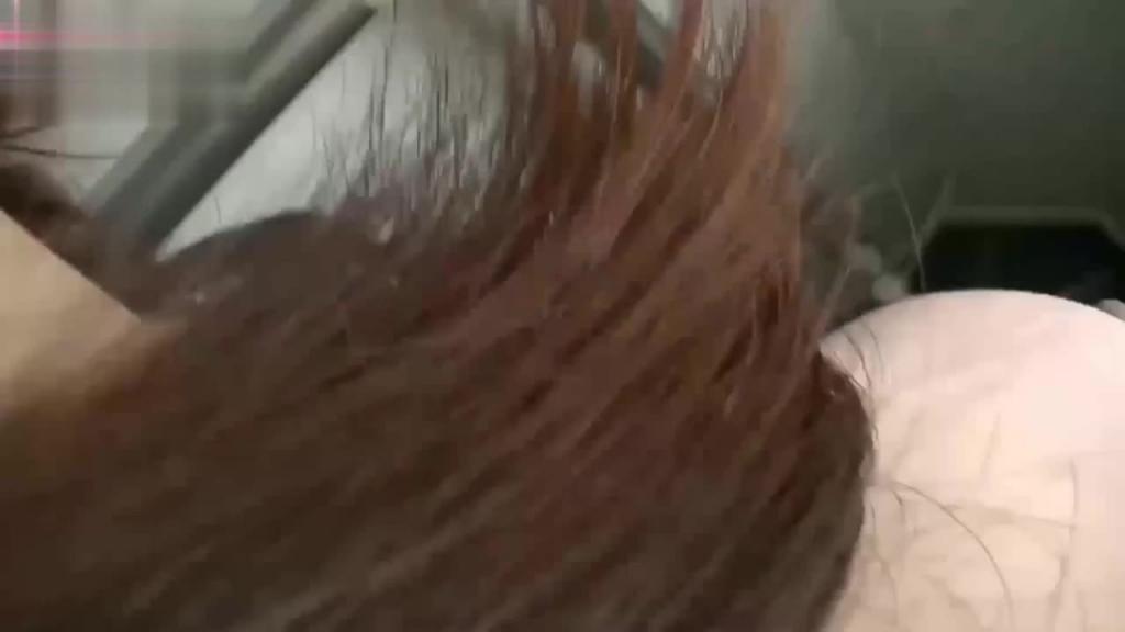【母子乱伦】和妈妈坐火车回老家 妈妈一直用丝袜脚蹭我 还让我和她去厕所 预览截图 7
