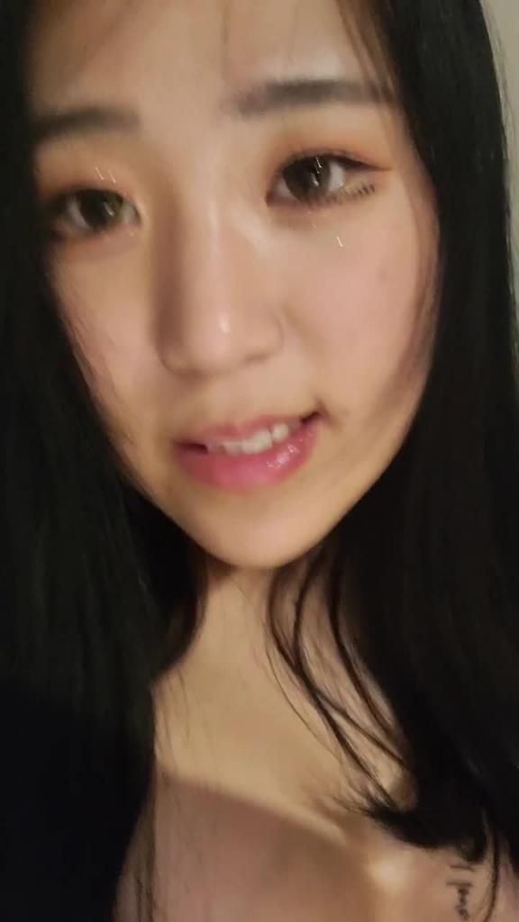 韩国美乳女主播裸身拿外卖 预览截图 11