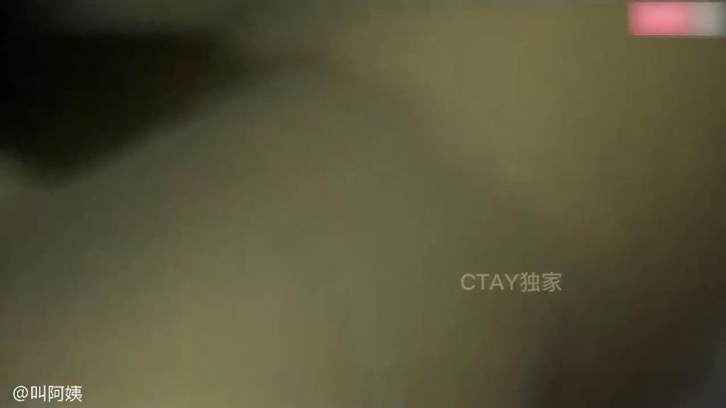 媚黑母狗勾搭黑人和他的巨屌兄弟们 预览截图 8