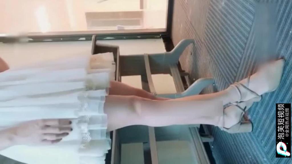 (跳蛋老师)一边上课一吧边玩跳蛋 预览截图 4