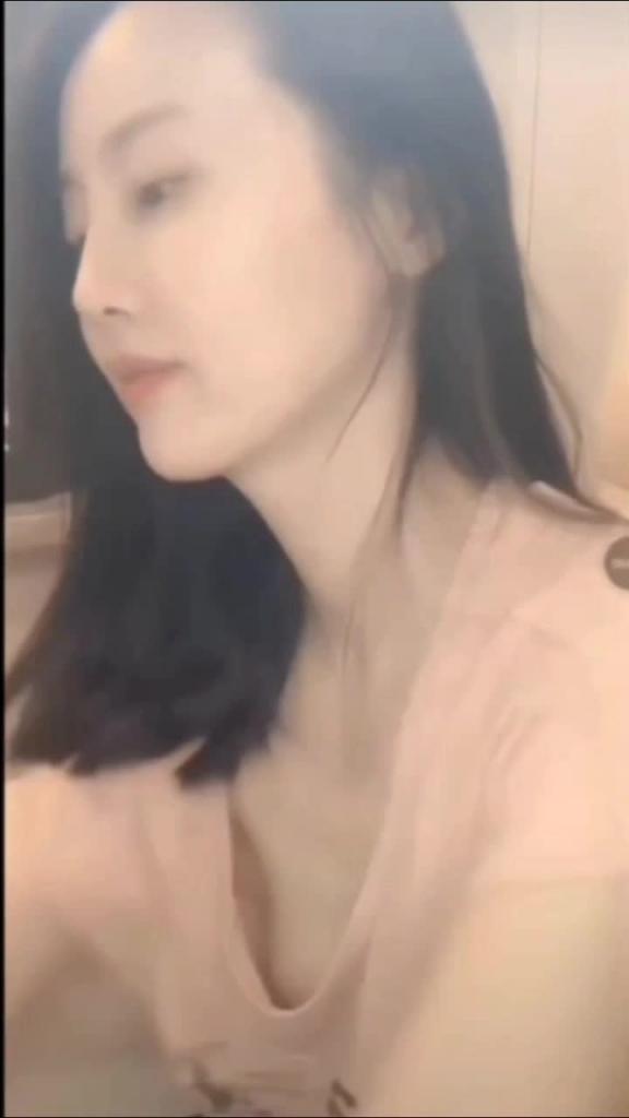 疯狂抖音系列直播露点走光集锦直播抠逼自慰表情很骚娇喘 预览截图 4