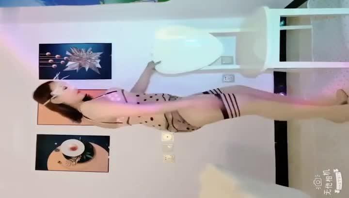 抖音网红演员(孟晓艺)被土豪私拍泄密 预览截图 6