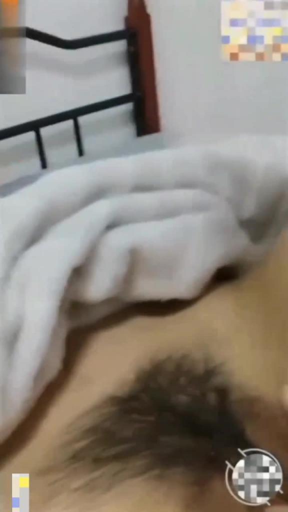 【真实母子乱伦】非常宠爱儿子的妈妈 预览截图 6