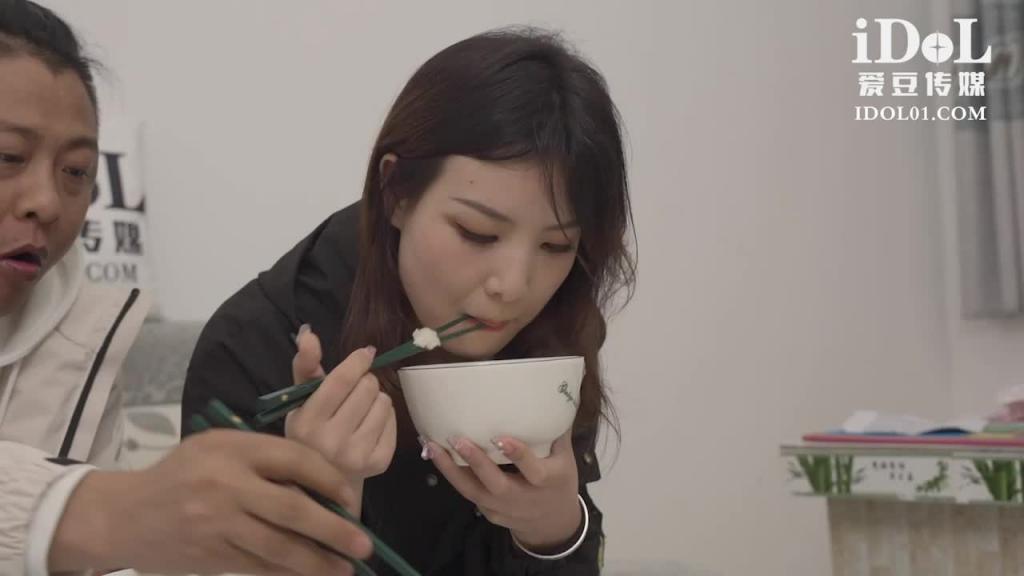 ID5307 - 村主任诱上人妻,借种下田 - 灵枝 预览截图 2